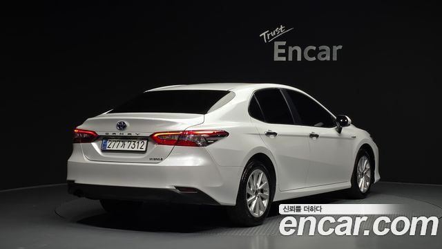 Toyota Camry XV70 2.5 LE Hybrid - фото 1