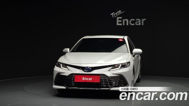 Toyota Camry XV70 2.5 LE Hybrid - фото 2