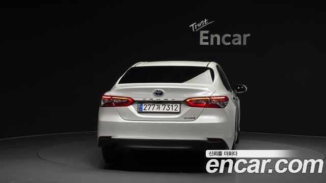 Toyota Camry XV70 2.5 LE Hybrid - фото 3