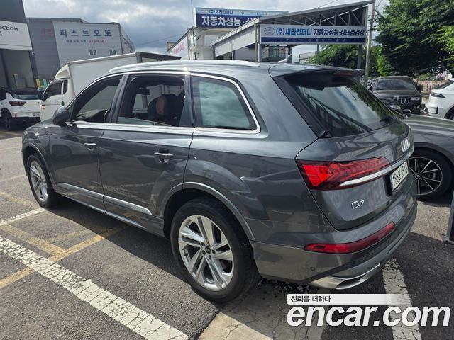 Audi Q7 45 TDI Quattro Premium - фото 2