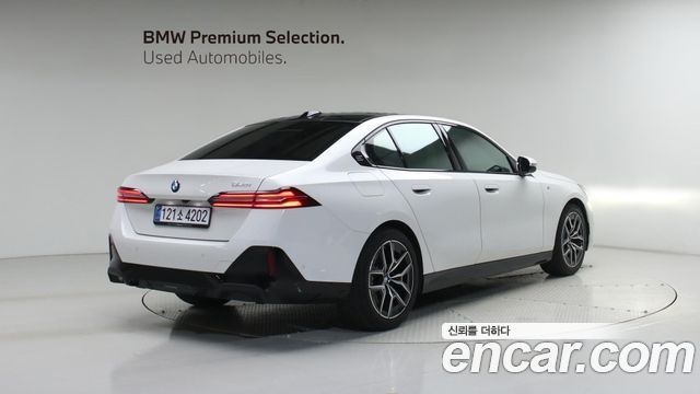 BMW 5-Series G60 520i M Sport - фото 1