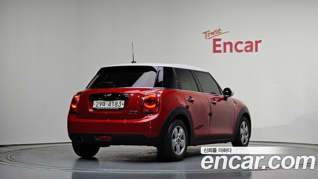 Mini Cooper 5Door Standard 3rd - фото 1