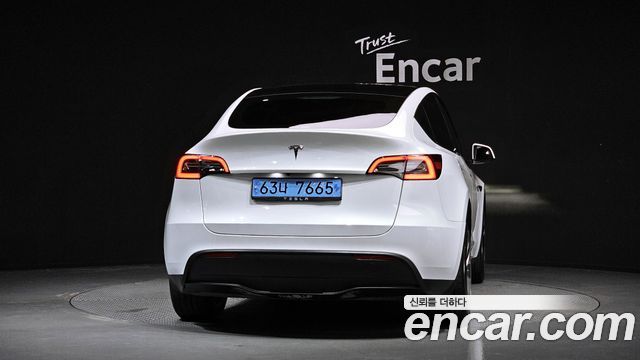 Tesla Model Y RWD - фото 3