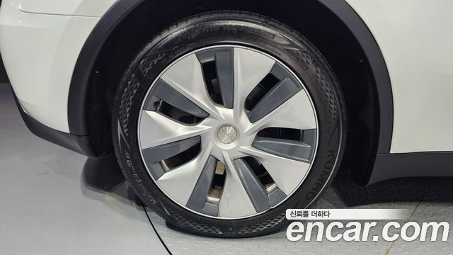 Tesla Model Y RWD - фото 4