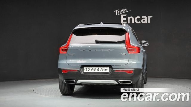 Volvo XC40 T4 Inscription - фото 3
