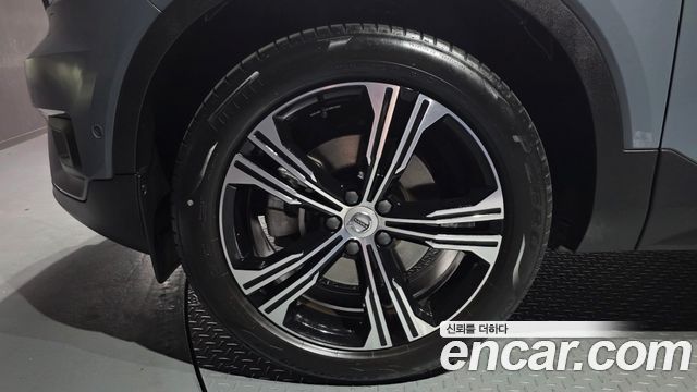 Volvo XC40 T4 Inscription - фото 4