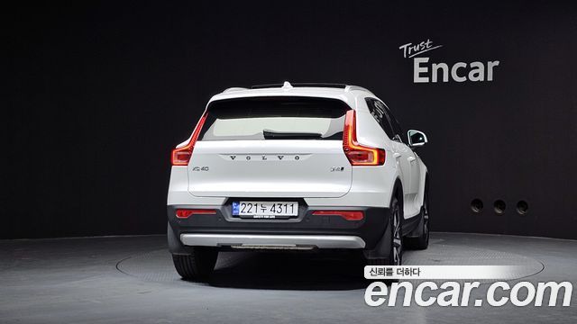 Volvo XC40 B4 Ultra Bright - фото 3