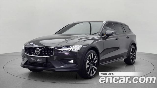 Volvo V60 2-го поколения B5 Ultimate AWD - фото 0