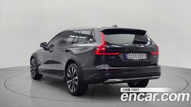 Volvo V60 2-го поколения B5 Ultimate AWD - фото 3