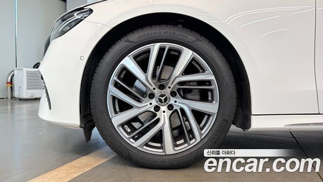 Mercedes-Benz E-Class W214 E220d 4MATIC Exclusive - фото 4
