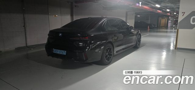 BMW i7 G70 eDrive 50 M Sport - фото 1