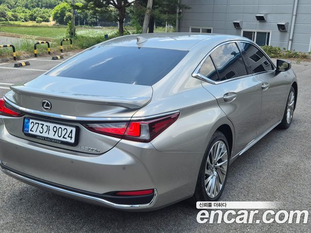 Lexus ES 7-го поколения Luxury Plus - фото 1