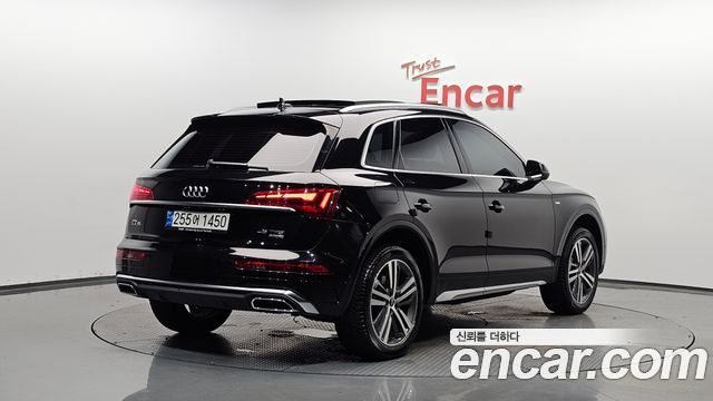 Audi Q5 FY 45 TFSI Quattro Premium - фото 1