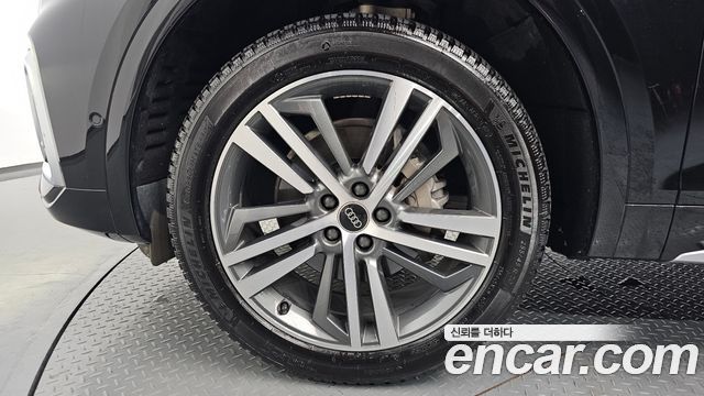 Audi Q5 FY 45 TFSI Quattro Premium - фото 4