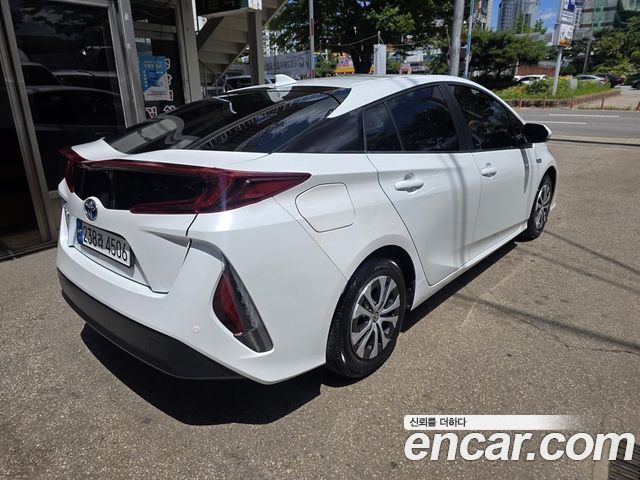 Toyota Prius 1.8 - фото 3