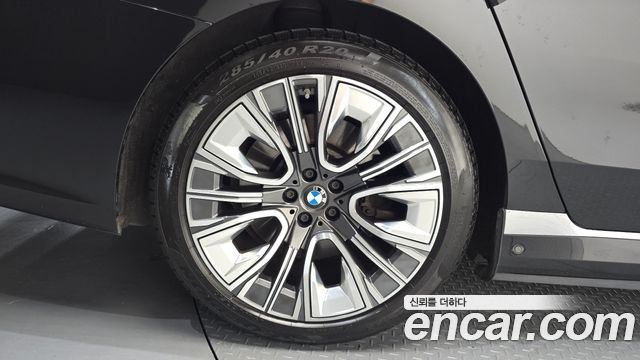 BMW i7 G70 xDrive 60 Design Pure Excellence - фото 4
