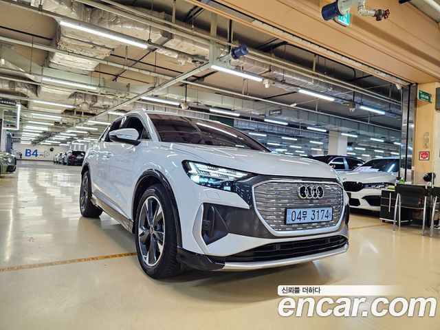 Audi Q4 e-tron F4 40 Premium - фото 0