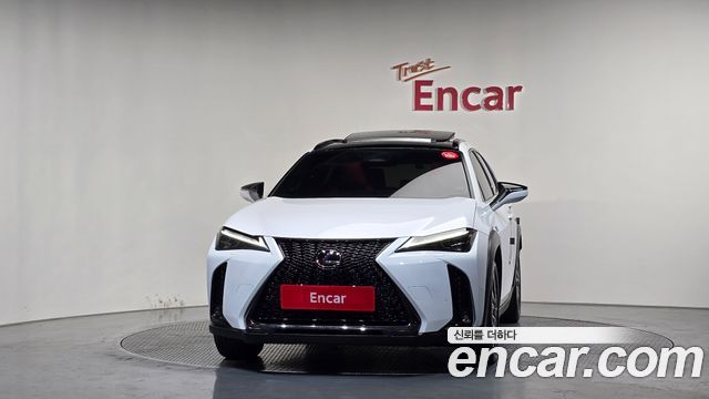 Lexus UX 2.0 F-Sport 2WD - фото 2