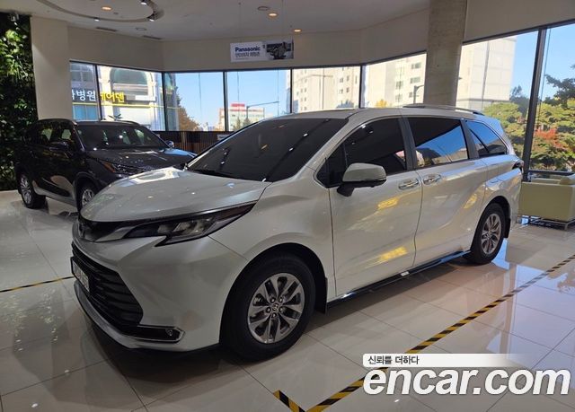 Toyota Sienna 4-го поколения 2.5 Hybrid AWD - фото 0