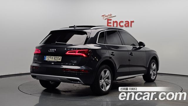 Audi Q5 FY 40 TDI Quattro Premium - фото 0