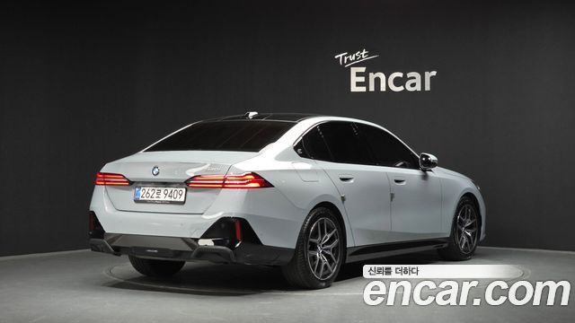 BMW 5-Series G60 520i M Sport - фото 1