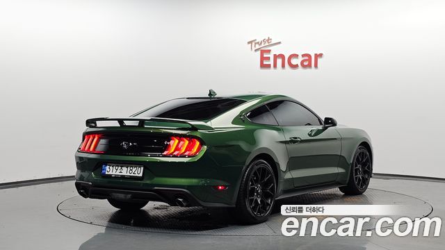 Ford Mustang Coupe - фото 0