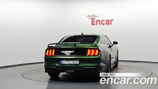 Ford Mustang Coupe - фото 2