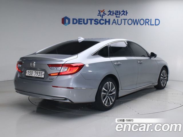 Honda Accord 10-го поколения 2.0 Hybrid Touring - фото 1