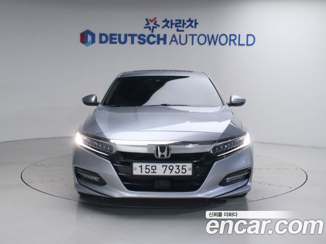 Honda Accord 10-го поколения 2.0 Hybrid Touring - фото 2