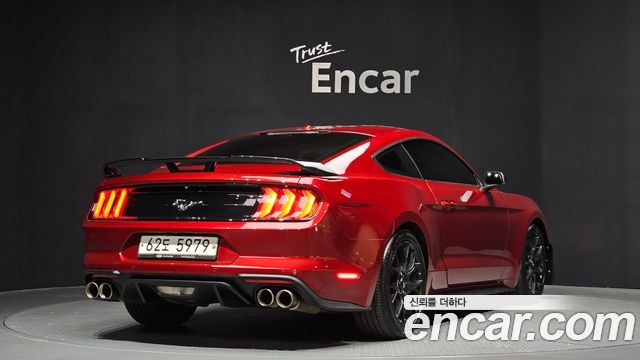Ford Mustang Coupe - фото 1