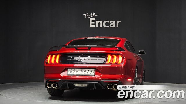 Ford Mustang Coupe - фото 3