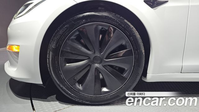 Tesla Model S AWD - фото 4
