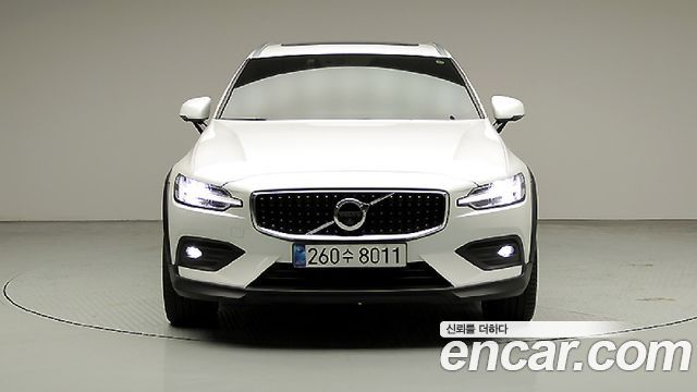 Volvo V60 2-го поколения B5 Pro AWD - фото 2