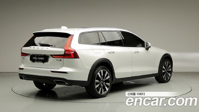 Volvo V60 2-го поколения B5 Pro AWD - фото 3