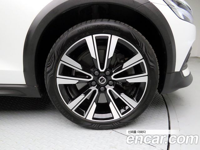 Volvo V60 2-го поколения B5 Pro AWD - фото 4
