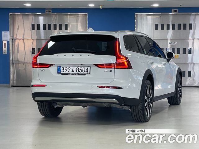 Volvo V60 2-го поколения B5 Ultra AWD - фото 1