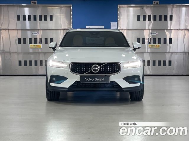 Volvo V60 2-го поколения B5 Ultra AWD - фото 2