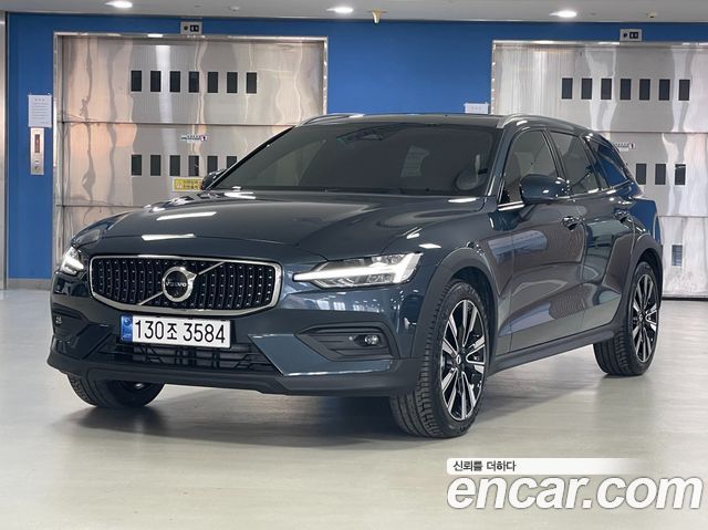 Volvo V60 2-го поколения B5 Ultimate AWD - фото 0