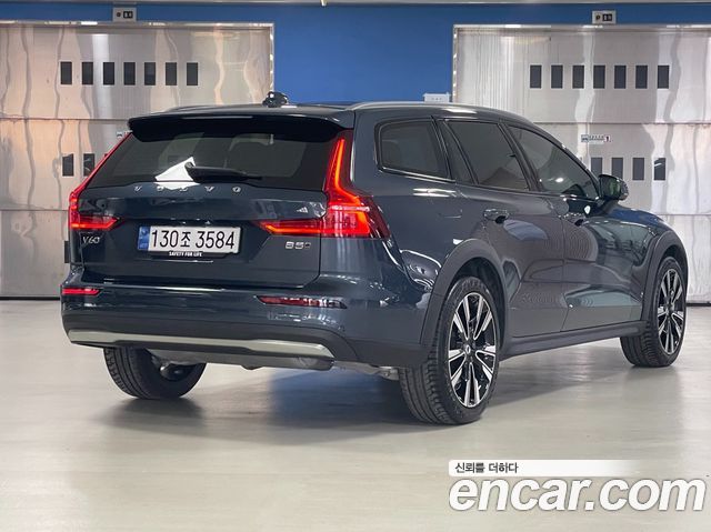 Volvo V60 2-го поколения B5 Ultimate AWD - фото 1