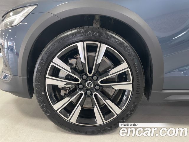 Volvo V60 2-го поколения B5 Ultimate AWD - фото 4