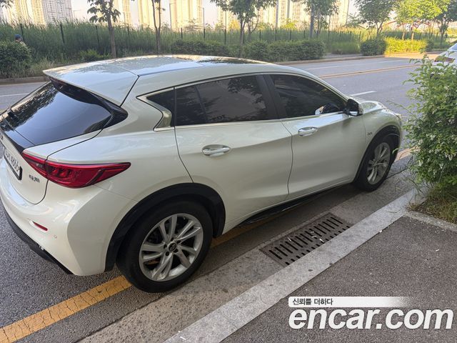 Infiniti Q30 2.0 Essential - фото 2