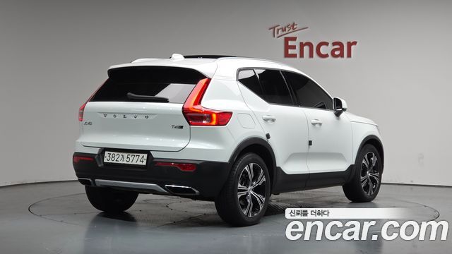 Volvo XC40 T4 Inscription - фото 0