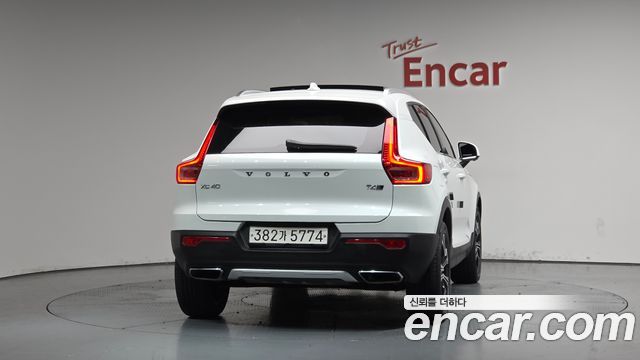 Volvo XC40 T4 Inscription - фото 2
