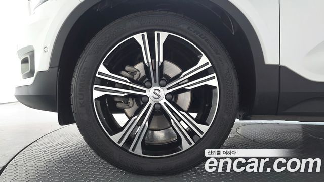 Volvo XC40 T4 Inscription - фото 3