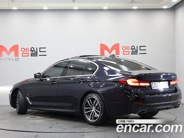 BMW 5-Series G30 520i M Sport - фото 2