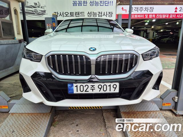 BMW 5-Series G60 530i xDrive M Sport - фото 0