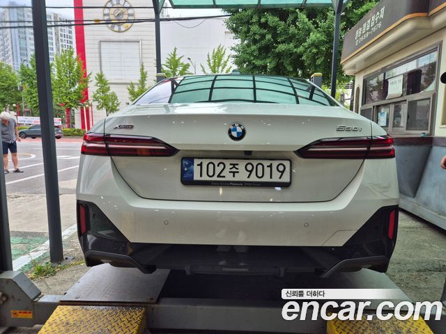 BMW 5-Series G60 530i xDrive M Sport - фото 1