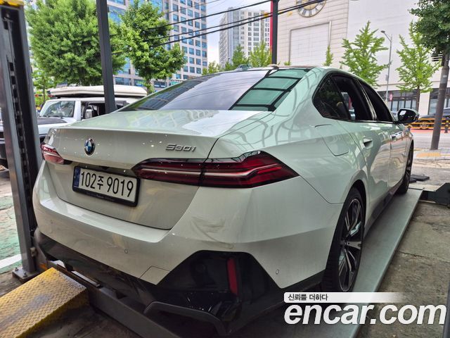 BMW 5-Series G60 530i xDrive M Sport - фото 3