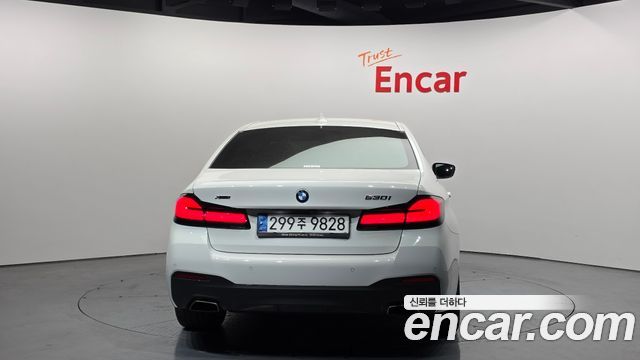 BMW 5-Series G30 530i xDrive M Sport Package - фото 3