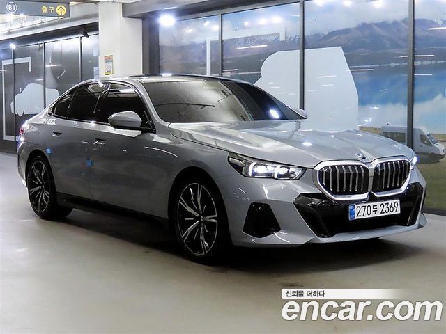 BMW 5-Series G60 530i xDrive M Sport - фото 0